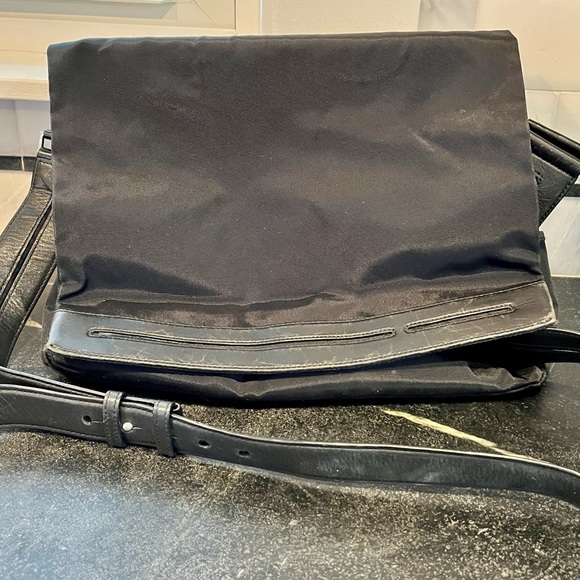 Black Tumi messenger bag - Picture 1 of 5